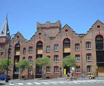 DU-HOC-UC-APMCollegeofBusinessandCommunication4.jpg